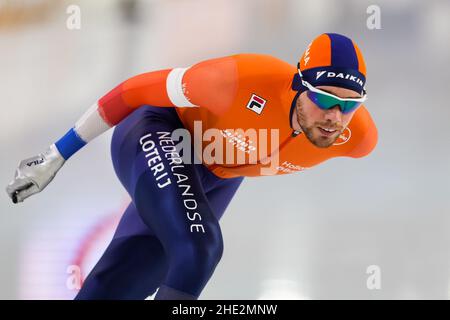 HEERENVEEN, NIEDERLANDE - 8. JANUAR: Patrick Roest aus den Niederlanden tritt am 8. Januar 2022 während der ISU-Eisschnelllauf-Europameisterschaft 2022 in Thialf in Heerenveen, Niederlande, bei den Herren-5000m an (Foto: Douwe Bijlsma/Orange Picles) Stockfoto