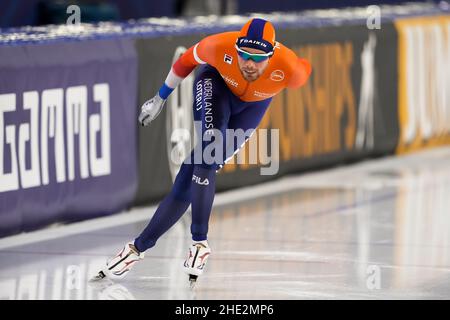 HEERENVEEN, NIEDERLANDE - 8. JANUAR: Patrick Roest aus den Niederlanden tritt am 8. Januar 2022 während der ISU-Eisschnelllauf-Europameisterschaft 2022 in Thialf in Heerenveen, Niederlande, bei den Herren-5000m an (Foto: Douwe Bijlsma/Orange Picles) Stockfoto