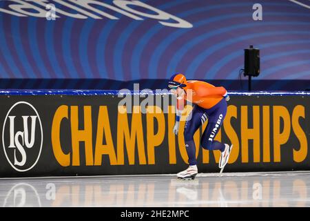 HEERENVEEN, NIEDERLANDE - 8. JANUAR: Patrick Roest aus den Niederlanden tritt am 8. Januar 2022 während der ISU-Eisschnelllauf-Europameisterschaft 2022 in Thialf in Heerenveen, Niederlande, bei den Herren-5000m an (Foto: Douwe Bijlsma/Orange Picles) Stockfoto