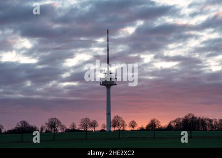 Am Fernsehturm geht die Sonne auf Stockfoto