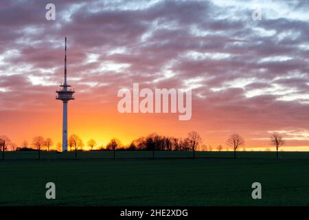 Am Fernsehturm geht die Sonne auf Stockfoto