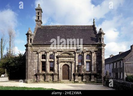 Guimiliau (Finistère), Kirche Saint-Miliau, Enclos paroissium, umfriedeter Pfarrbezirk mit Beinhaus, 1581 - 1588 Stockfoto