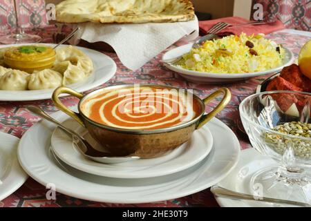 Indische Gastronomie oder Hindu-Gastronomie ist sehr vielfältig; Es entsteht als Ergebnis der Vielfalt der Kulturen, die es in der gesamten Koloniza bereichert haben Stockfoto