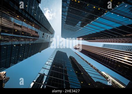 Geschäfts- und Finanzkonzept, Blick auf moderne Wolkenkratzer im Finanzviertel von Toronto, Ontario, Kanada. Stockfoto