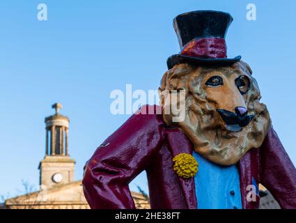 ELGIN, MORAY, SCHOTTLAND - 7. JANUAR 2022: - Dies ist ein Blick in das Stadtzentrum von Elgin, Moray, Schottland am 7. Januar 2022 Stockfoto