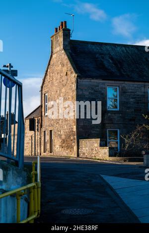 ELGIN, MORAY, SCHOTTLAND - 7. JANUAR 2022: - Dies ist ein Blick in das Stadtzentrum von Elgin, Moray, Schottland am 7. Januar 2022 Stockfoto