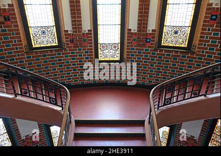 Treppe im neugotischen Stil im Rathaus von Köpenick Stockfoto