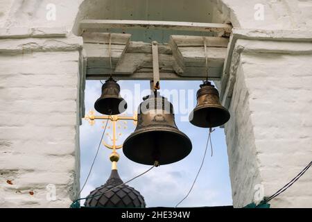 Alexandrow, Russland - 10. AUGUST 2021. Glockenturm der Kirche der Darstellung des Herrn in der Aleksandrowskaja Sloboda. Museum-Reserve 'Aleksa Stockfoto