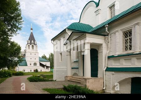 Alexandrow, Russland - 10. AUGUST 2021. Kirche der Fürbitte der seligen Jungfrau Maria in der Alexandrowskaja Sloboda. Museum-Reserve 'Aleksandro Stockfoto