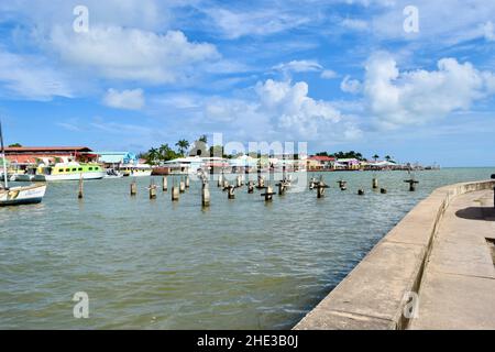 Der Eingang zum Hafen von Belize City Stockfoto