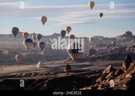 Heißluftballonflüge in Kappadokien, Türkei. Stockfoto