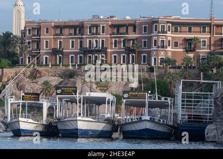 Das Sofitel Legend Old Cataract Hotel am Nil in Assuan, Ägypten. Agatha Christies Roman „Tod am Nil“ wurde teilweise in diesem Hotel verspielt. Stockfoto