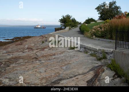 Diese Aussicht ist gleich außerhalb des Bar Harbor Inn an der Frenchman Bay, in der Innenstadt von Bar Harbor Inn. Stockfoto