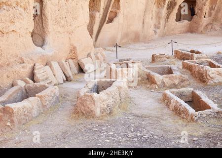 Die Felsgräber der Nekropole der Dara Ancient City Stockfoto