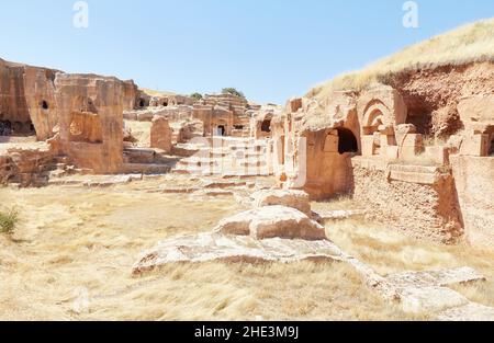 Die Felsgräber der Nekropole der Dara Ancient City Stockfoto