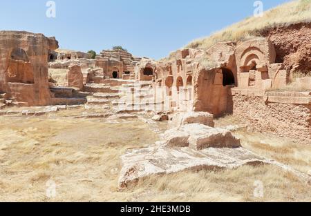 Die Felsgräber der Nekropole der Dara Ancient City Stockfoto