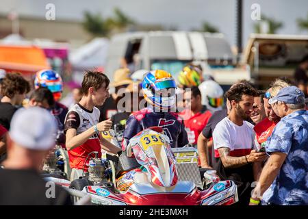 Homestead, FL, USA. 8th. Januar 2022. Kart-Fahrer und -Teams während seiner 2022 Super Karting USA (SKUSA) Winter Series, Credit: Yaroslav Sabitov/YES Market Media/Alamy Live News Stockfoto