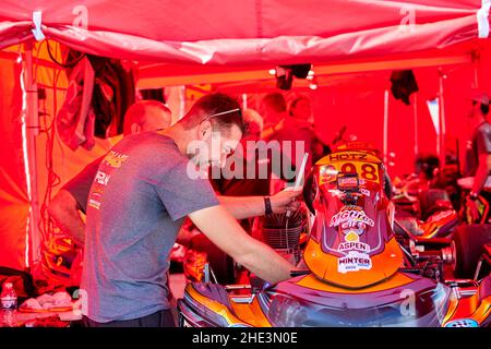 Homestead, FL, USA. 8th. Januar 2022. Kart-Fahrer und -Teams während seiner 2022 Super Karting USA (SKUSA) Winter Series, Credit: Yaroslav Sabitov/YES Market Media/Alamy Live News Stockfoto