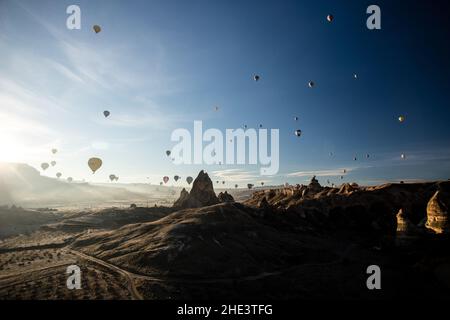 Heißluftballonflüge in Kappadokien, Türkei. Stockfoto