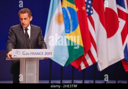 Cannes, Frankreich - 3. November 2011: Gipfeltreffen der Staats- und Regierungschefs G20 im Palais des Festivals mit dem französischen Präsidenten Nicolas Sarkozy. Politik, Politik, Mandoga Media Deutschland Stockfoto