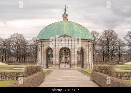 München Januar 2022: Der Diana-Tempel im Hofgarten Stockfoto