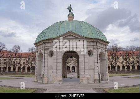 München Januar 2022: Der Diana-Tempel im Hofgarten Stockfoto