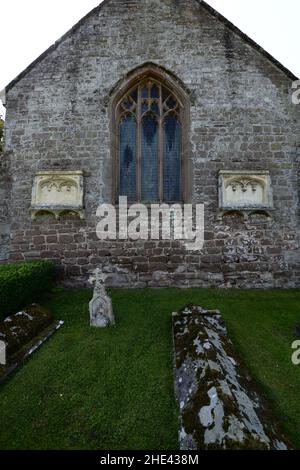 Eine wunderschöne normannische Kirche, im Herzen der Gemeinde von Many Dewchurch Stockfoto