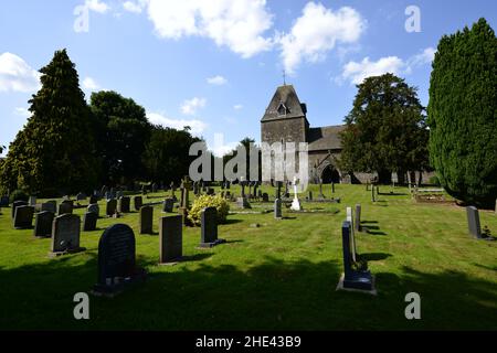 Eine wunderschöne normannische Kirche, im Herzen der Gemeinde von Many Dewchurch Stockfoto