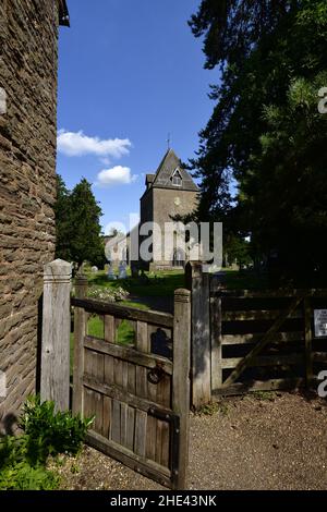 Eine wunderschöne normannische Kirche, im Herzen der Gemeinde von Many Dewchurch Stockfoto