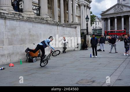 Straßenkünstler am Trafalgar Square, Central London, England. Stockfoto