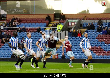 Burnley, Großbritannien. 08th Januar 2022. James Tarkowski aus Burnley beim Spiel der FA Cup Third Round zwischen Burnley und Huddersfield Town im Turf Moor am 8th 2022. Januar in Burnley, England. (Foto von Tony Taylor/phcimages.com) Quelle: PHC Images/Alamy Live News Stockfoto