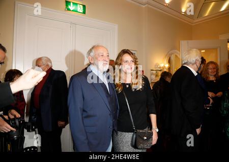 Dieter Hallervorden und Christiane Zander bei der Premiere des Theaterstücks 'Rent A Friend' im Schlosspark Theater. Berlin, 08.01.2022 Stockfoto