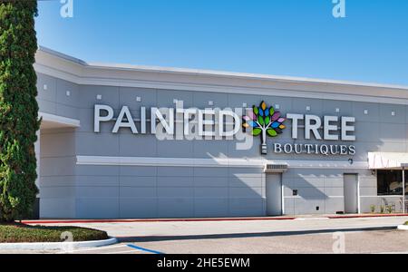 Houston, Texas USA 11-12-2021: Painted Tree Boutiquen Business Exterior in Houston, TX. Einrichtungsgeschäfte und Souvenirläden für Unternehmer. Stockfoto