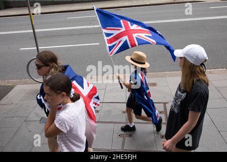 Sydney, Australien. 9th. Januar 2022. Demonstranten gegen obligatorische Impfstoffe und insbesondere gegen die Covid-Impfstoffe, die auf Kinder abzielen, marschieren vom Hyde Park zum Haus des Premierministers in Kirribilli. Das australische Impfprogramm wird ab dem 10th. Januar 2022 auf Kinder im Alter von 5 bis 11 Jahren ausgeweitet, obwohl Kinder in der Regel nur eine leichte Form der Krankheit bekommen und die möglichen Nebenwirkungen des Impfstoffs wahrscheinlich jeden Nutzen überwiegen werden. Kredit: Richard Milnes/Alamy Live Nachrichten Stockfoto