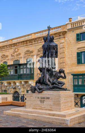 7. Juni, das Sette Giugno Denkmal auf dem Palastplatz, Valletta, Malta. Stockfoto