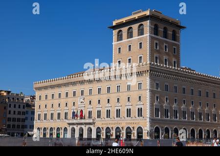 Rom, Italien, Palazzo delle Assicurazioni Generali Gebäude an der Piazza Venezia, Neo-Renaisance Architektur. Stockfoto