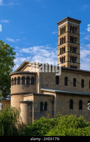 Die evangelische Friedenskirche im Marly-Garten auf dem Schlossgelände des Sanssouci-Parks in Potsdam. Romanisches R Stockfoto