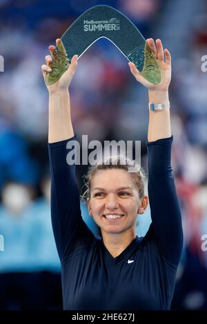 SIMONA HALEP (ROU) gewinnt das Melbourne Summer Set 1 Women's Singles Finale 2022 und besiegt Veronika Kudermetova (RUS) am Sonntag, dem 2022. Januar in Melbourne Stockfoto