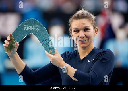 SIMONA HALEP (ROU) gewinnt das Melbourne Summer Set 1 Women's Singles Finale 2022 und besiegt Veronika Kudermetova (RUS) am Sonntag, dem 2022. Januar in Melbourne Stockfoto