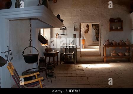 Im Inneren einer Höhle in der Alpujarra Granadina. Stockfoto