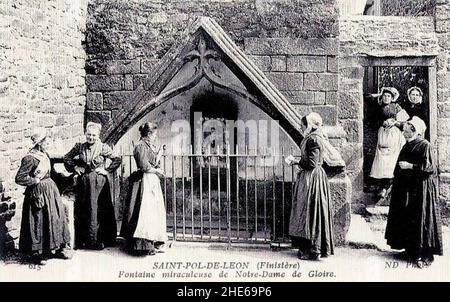 Saint-Pol-de-Léon ND Gloire fontaine. Stockfoto