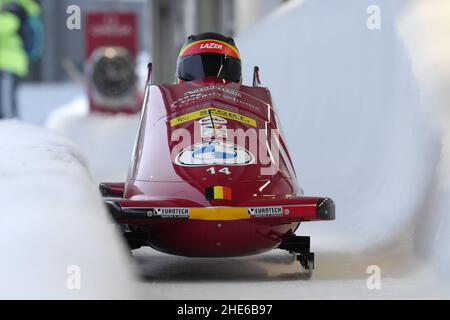 Winterberg, Deutschland. 09th Januar 2022. WINTERBERG, DEUTSCHLAND - 9. JANUAR: Ein belgischer Vannieuwenhuyse und Sara Aerts treten während des BMW IBSF Bob & Skeleton World Cup am 9. Januar 2022 in der VELTINS-Eisarena in Winterberg (Foto: Patrick Goosen/Orange Picics) im Rahmen des 2-Frauen-Bobs im Rahmen der BMW IBSF Bob & Skeleton World Cup an Stockfoto