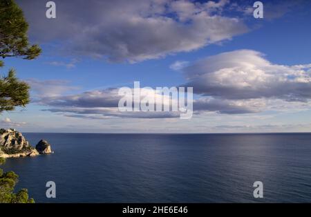 Küste von Valencia in der Provinz Alicante, Blick vom Aussichtspunkt Mirador Pons Ibanez Stockfoto