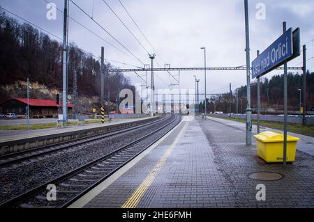 Bahnhof Usti nad Orlici, Tschechische Republik, 5. Januar 2022. (CTK Photo/Libor Sojka) Stockfoto