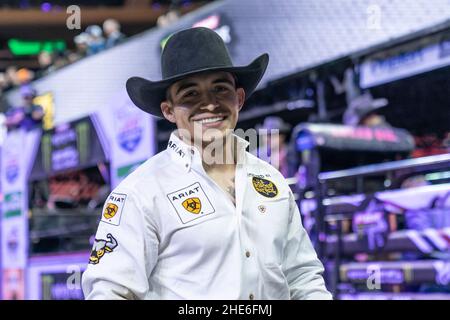 Andrew Alvidrez aus Seminole, Texas, posiert während des 2nd-tägigen PBR Unleash the Beast im Madison Square Garden. Es handelt sich um eine jährliche Veranstaltung, die 2021 aufgrund der COVID-19-Pandemie abgesagt wurde und in diesem Jahr mit dem COVID-Protokoll zurückgegeben wurde. (Foto von Lev Radin/Pacific Press) Stockfoto