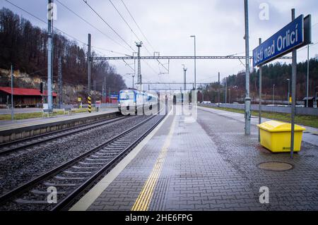 Bahnhof Usti nad Orlici, Tschechische Republik, 5. Januar 2022. (CTK Photo/Libor Sojka) Stockfoto