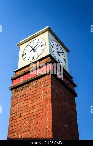 Uhrturm am Bahnhof Bury Bolton Street. East Lancs Railway. Stockfoto