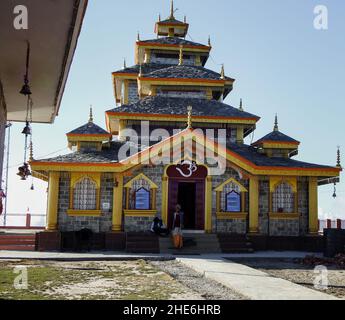 Editorial vom:14th Nov 2019 Ort: Mussoorie Uttarakhand Indien. Eine Aufnahme der Spitze einer Tempelkuppel. SURKUNDA DEVI-TEMPEL Stockfoto