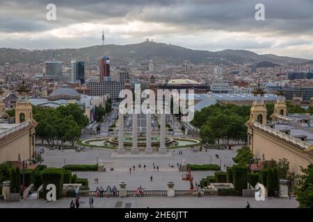 Die schöne Aussicht auf Barcelona vom Montjuic, dem Nationalmuseum der katalanischen Kunst Palau, den erstaunlichen Brunnen, dem venezianischen Turm, Plaza Spain, Stockfoto