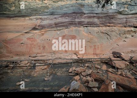 Prähistorische Felsmalerei im Pha Taem Nationalpark, Provinz Ubon Ratchathani, Thailand Stockfoto